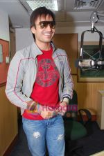 Vivek Oberoi promotes Price at Radiocity with RJ Archana in Bandra, Mumbai on 19th March 2010 (8).JPG